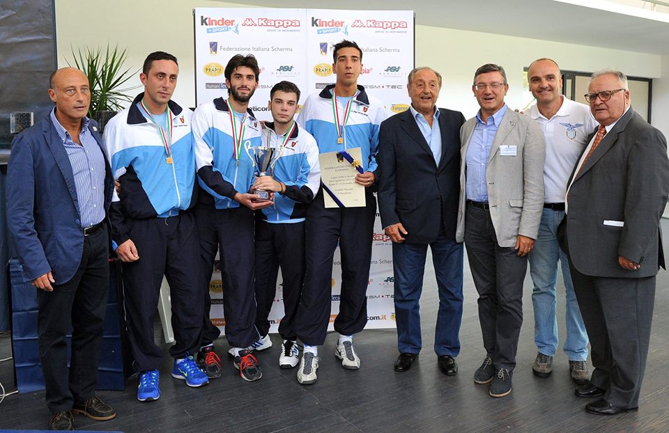 La squadra di sciabola maschile vincitrice della Coppa Italia 2014, con Il Presidente Buccioni e il Prof. Avv. Emmanuele Emanuele  (foto Trifiletti Bizzi per Federscherma)