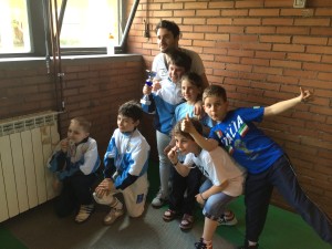 Il Maestro Lorenzo Nini con i piccoli Fiorettisti che hanno partecipato alla gara.
